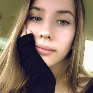 Meet your Posher, Claire